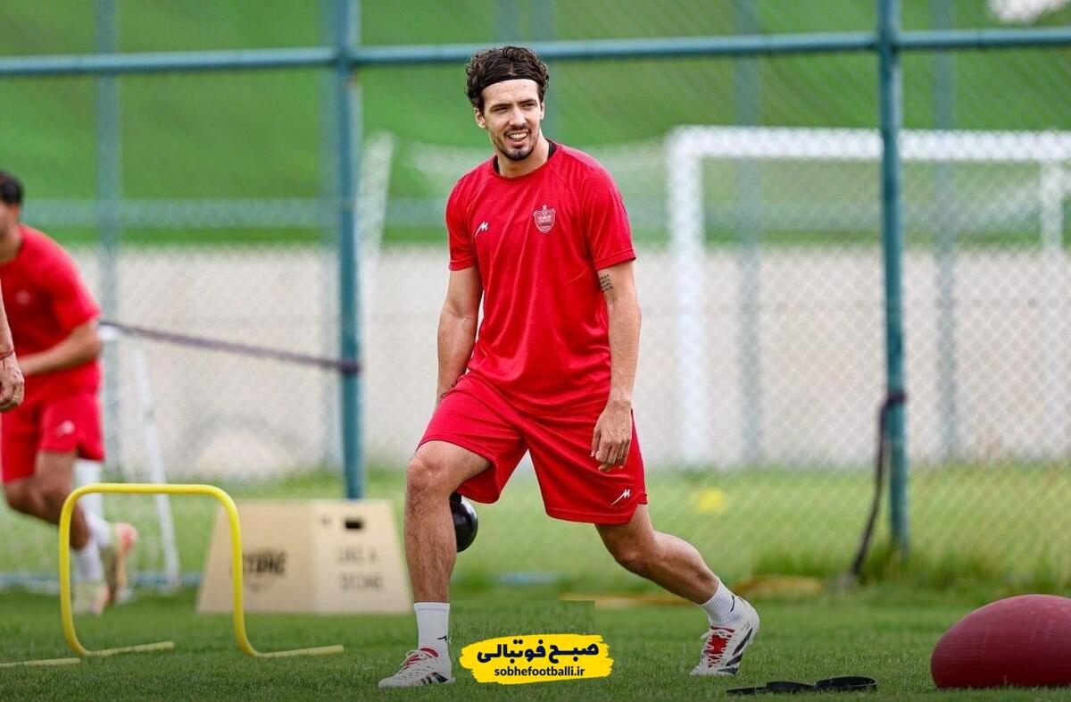 ستاره خارجی پرسپولیس با ناراحتی ایران را ترک کرد