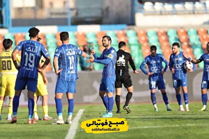 داکنز نازون به داد کاپیتان استقلال رسید!