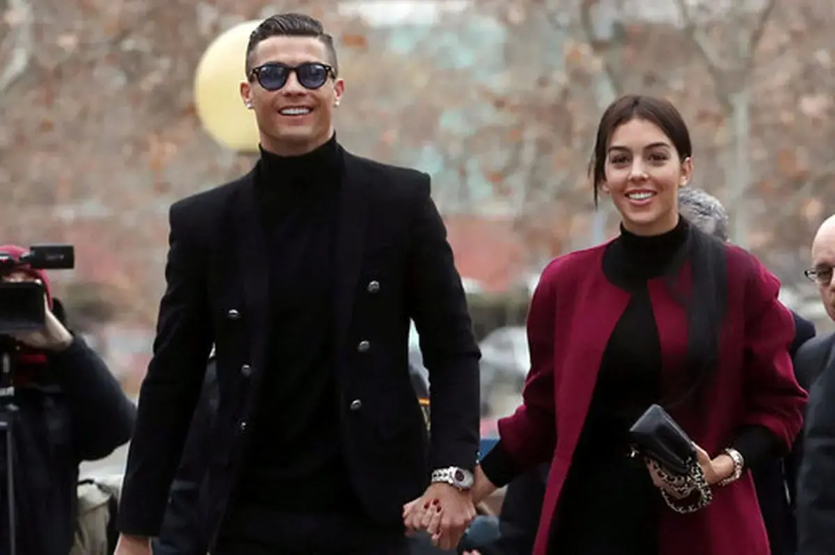 تصویر خبر ۴ لحظه&zwnj;ای که رونالدو از کوره در رفت؛ وقتی &laquo;فراز&zwnj;مینی&raquo; هم عصبانی می&zwnj;شود!