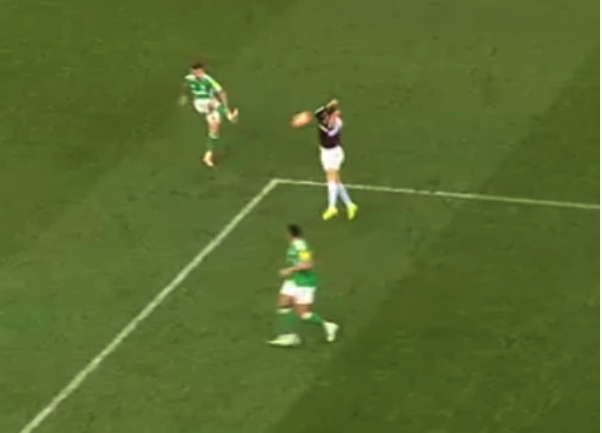 این برخورد بیرون از محوطه تشخیص داده شد! این برخورد بیرون از محوطه تشخیص داده شد!