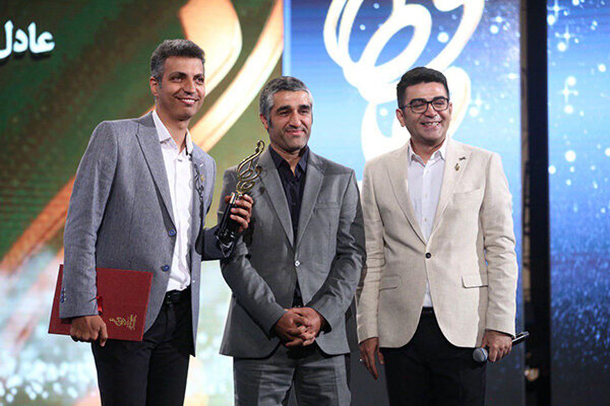 عادل فردوسی‌پور در جشن حافظ، بهترین چهره تلویزیونی سال ۹۷ شد