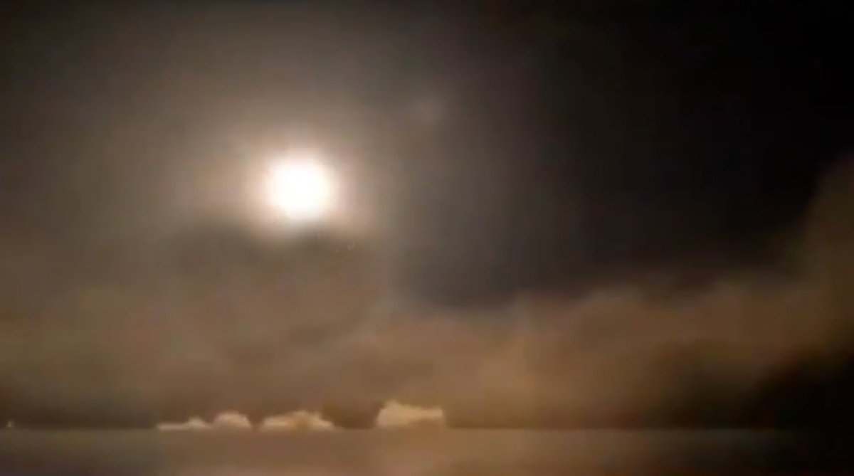 تصویر خبر لحظه پرتاب موشک‌های ایران به سمت مواضع اسرائیل