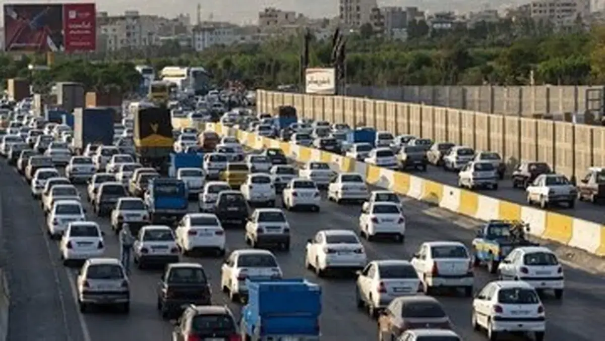 ترافیک پرحجم در ورودیهای تهران؛ موج بازگشت مردم به پایتخت