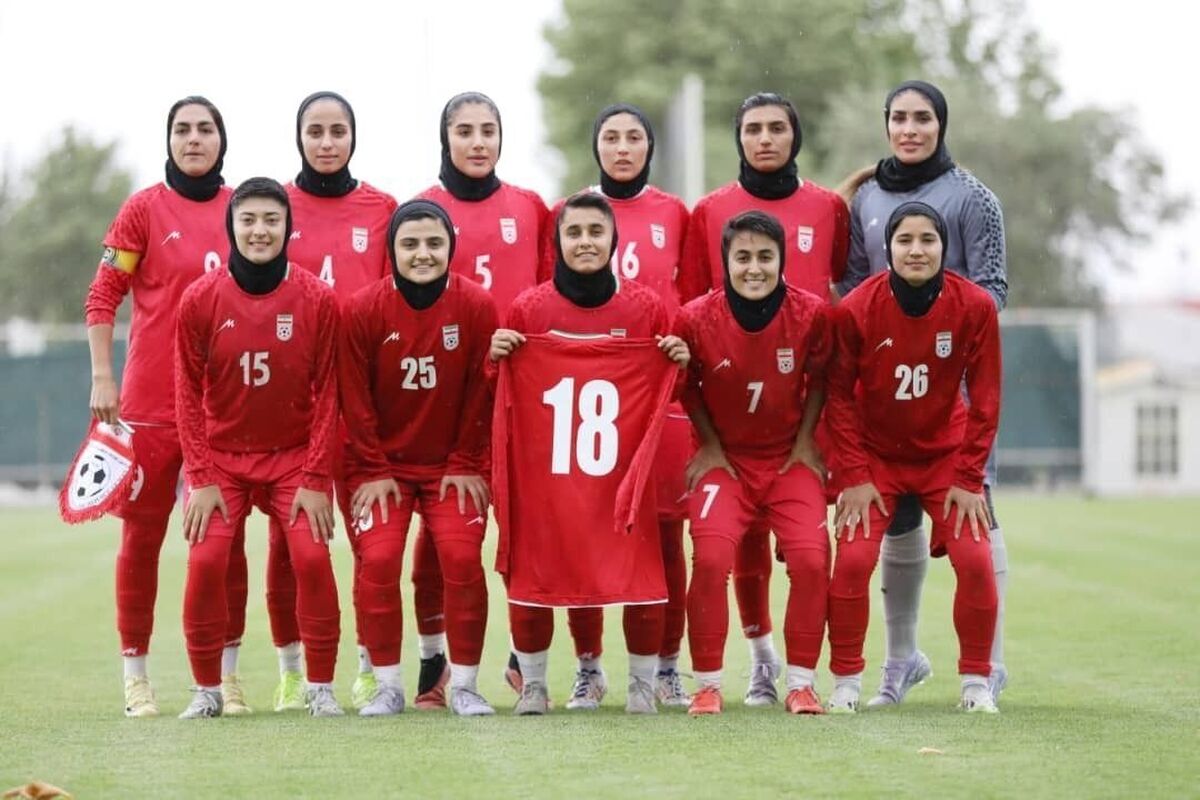 بانوان ایران سنگاپور را گل باران کردند!
