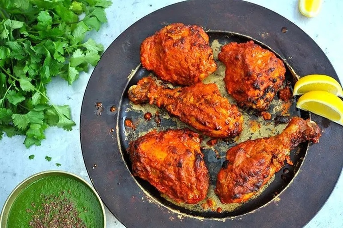دستور تهیه مرغ تنوری لذیذ با سیر و کره
