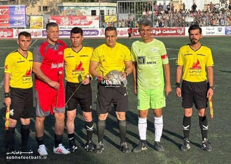 دایی و فردوسی‌پور پیش از آغاز بازی در کنار مرادی عکس یادگاری گرفتند.
