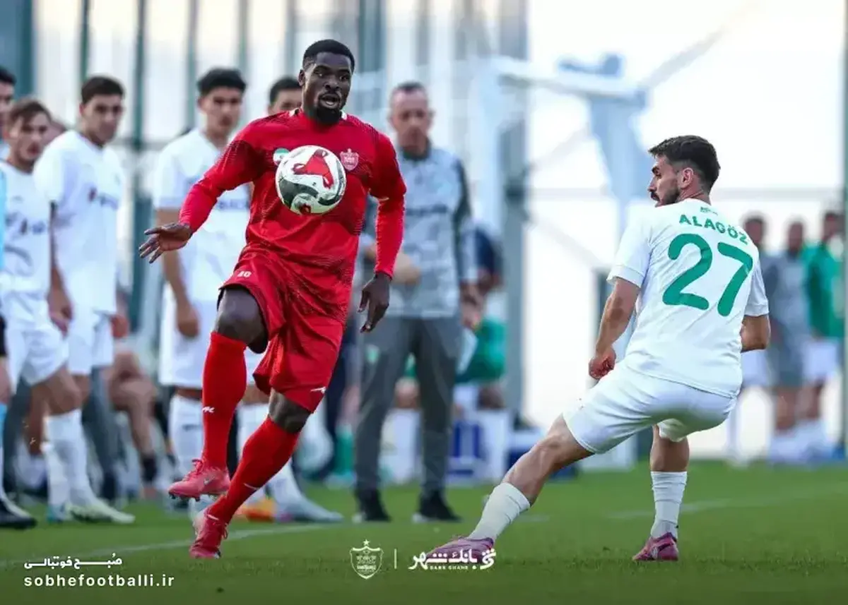 حضور سرژ اوریه خرید جدید پرسپولیسی ها در چمن ورزشگاه نقش جهان!
