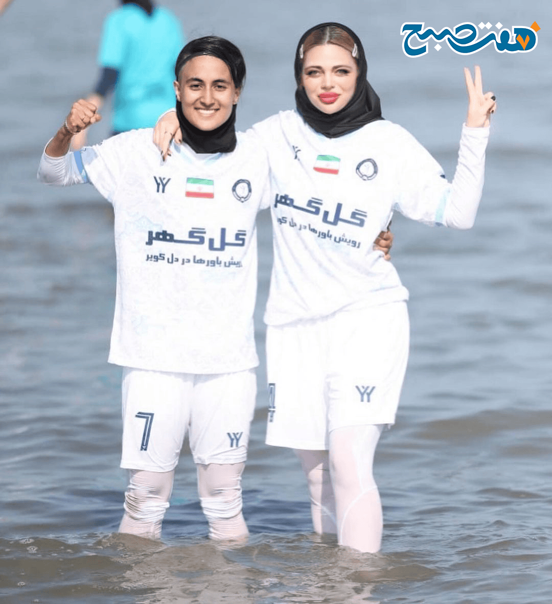 بیوگرافی مونا ثریابین، ستاره جذاب فوتبال بانوان ایران همراه با تصاویر ویژه از تمریناتش در سواحل زیبای دریای انزلی