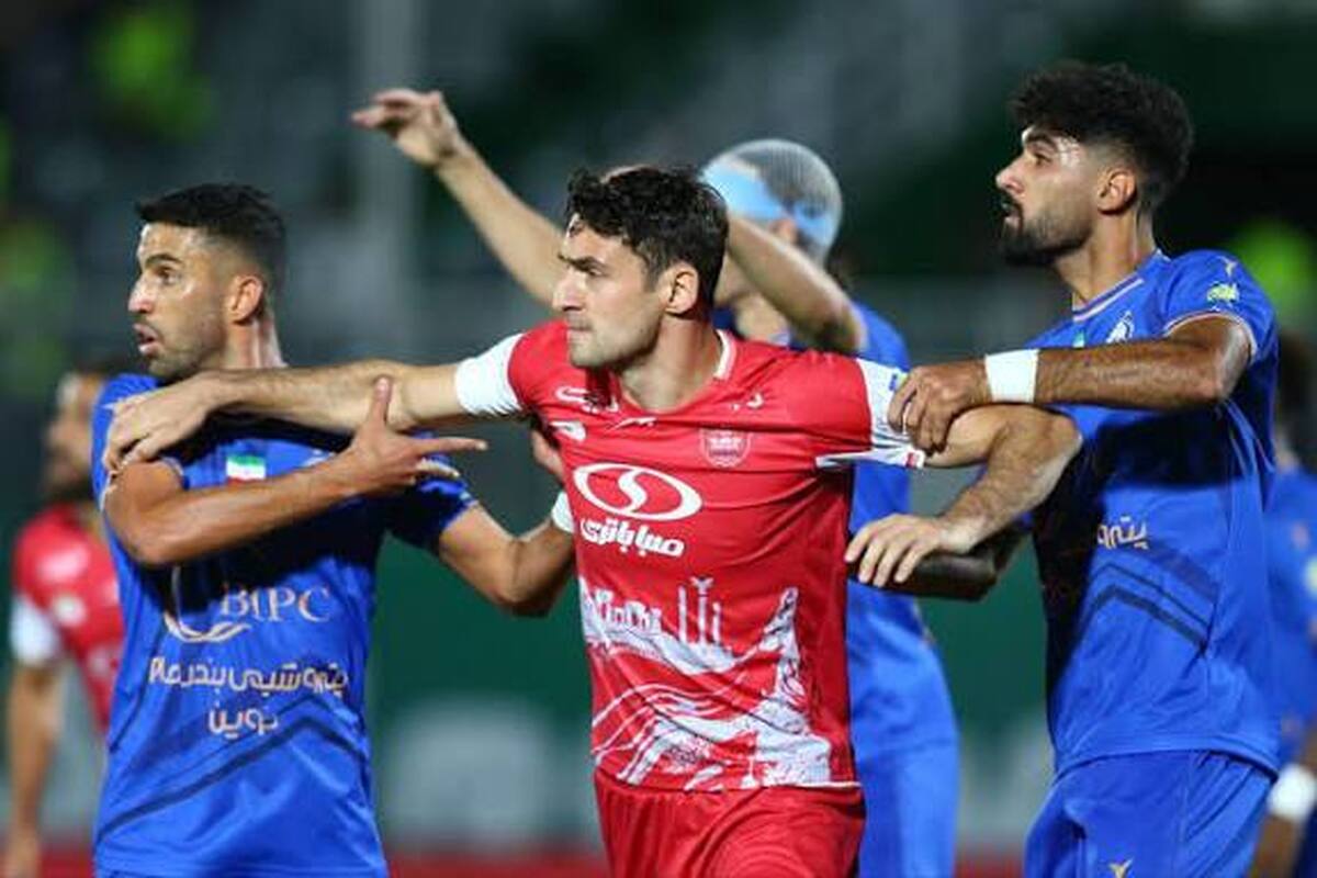 دربی تهران و قرعه‌کشی جام جهانی همزمان می‌شود؟