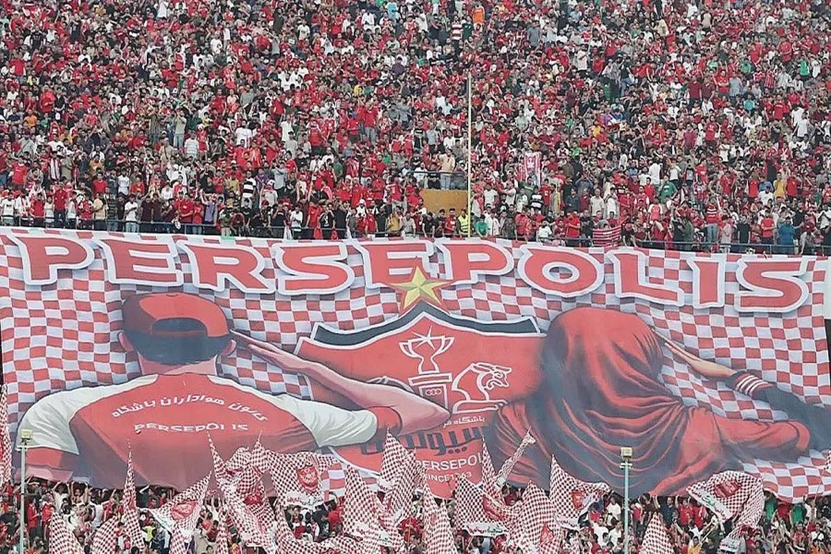 صحنه جنجالی روی سکو‌های آزادی؛ درگیری لیدر‌های پرسپولیس با هواداران