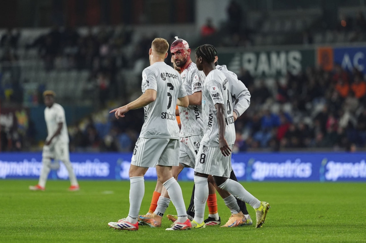 فوران خون مهاجم فصل گذشته پرسپولیس و ۱۲ بخیه روی سر سردار دورسون!