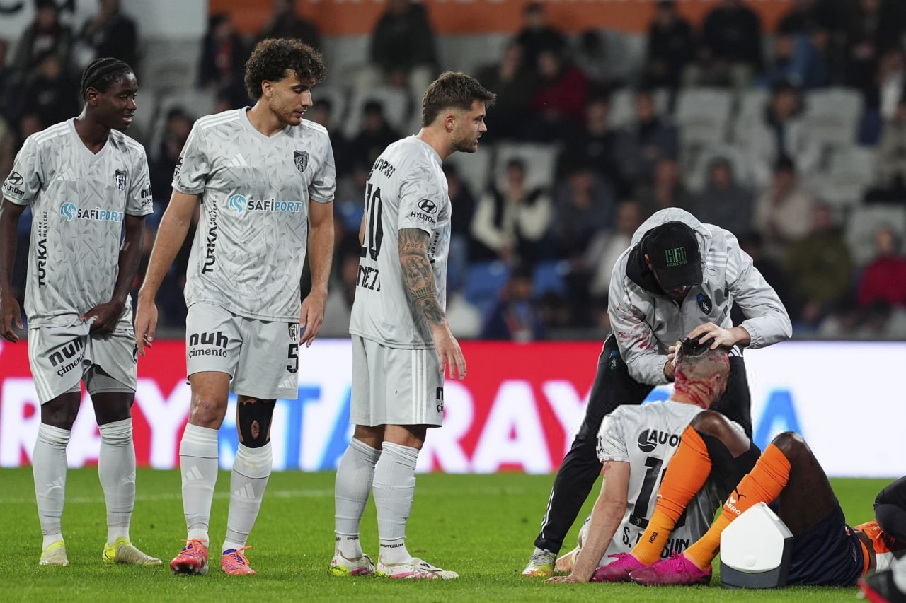 فوران خون مهاجم فصل گذشته پرسپولیس و ۱۲ بخیه روی سر سردار دورسون!