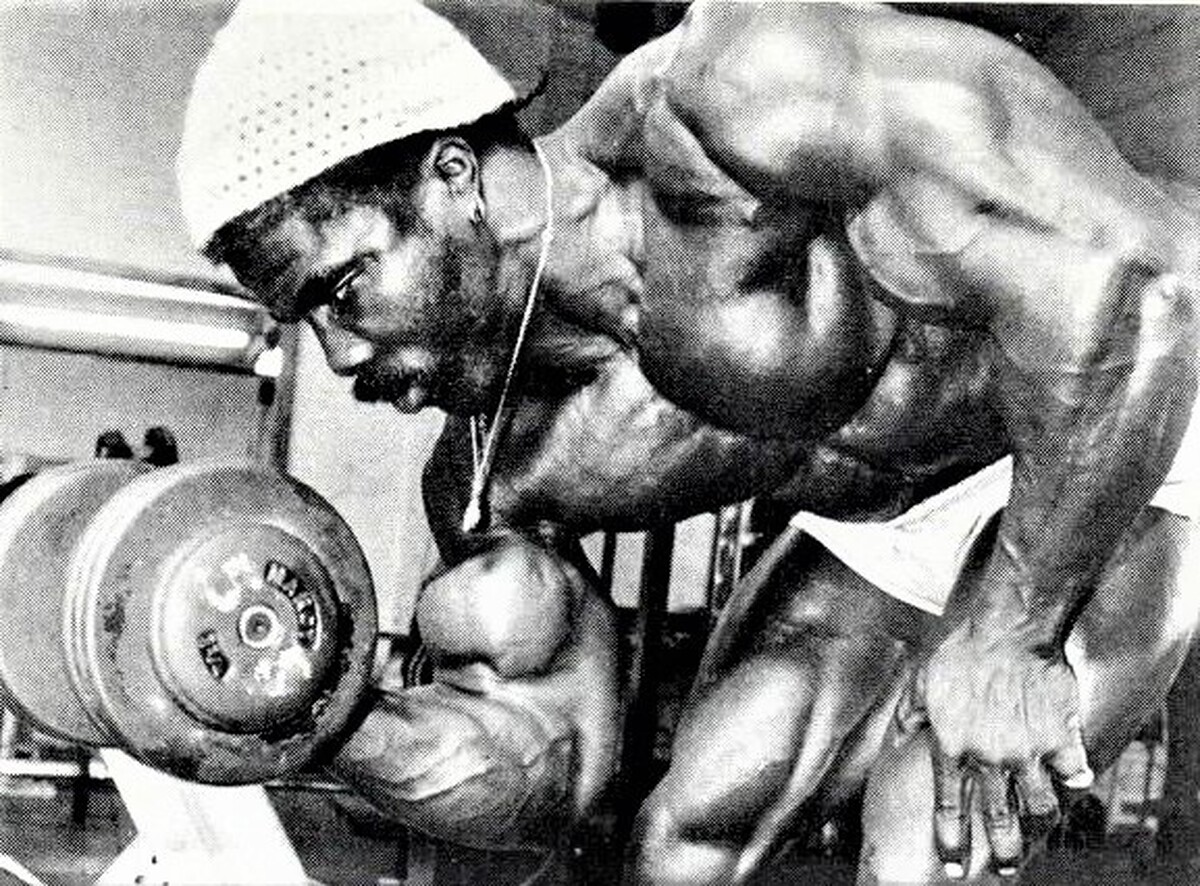 تصویر خبر رابی رابینسون کیست؟ آشنایی با رابی رابینسون، آقای لایف‌استایل بدن‌سازی؛ از تحمل کم‌خونی داسی‌شکل تا نایب قهرمانی مستر المپیا؛ شاهزاده سیاه دنیای پرورش اندام