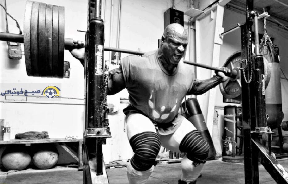 رونی کولمن در حال اسکات با وزنه ۵۸۵ در ۱۰ اینچ در سال ۲۰۰۵ در سن ۴۱ سالگی رونی کولمن در حال اسکات با وزنه ۵۸۵ در ۱۰ اینچ در سال ۲۰۰۵ در سن ۴۱ سالگی