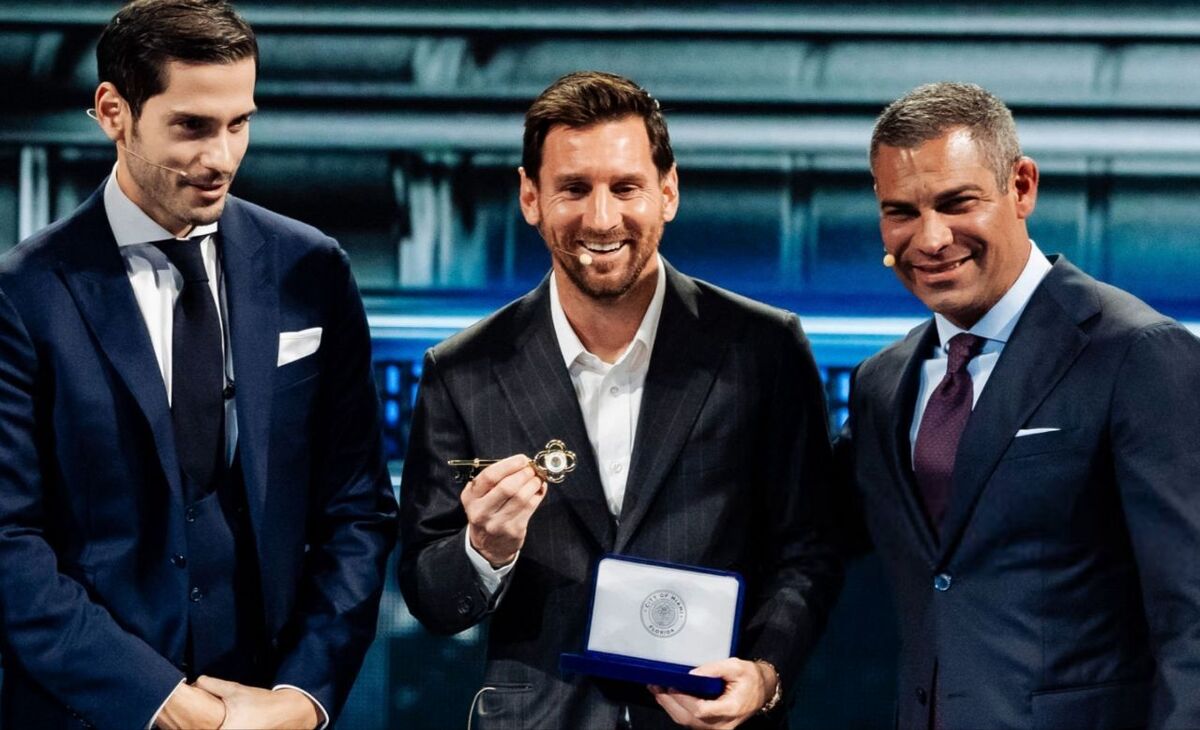 تصویر خبر لیونل مسی «کلید شهر میامی» را از شهردار دریافت کرد