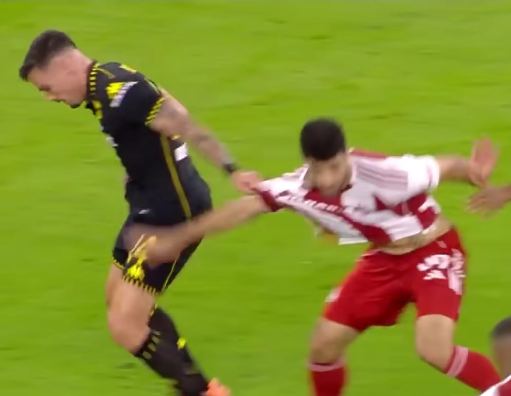 تایید اشتباه با اعلام رئیس کمیته داوران؛ پنالتی جنجالی روی طارمی تأیید شد تایید اشتباه با اعلام رئیس کمیته داوران؛ پنالتی جنجالی روی طارمی تأیید شد