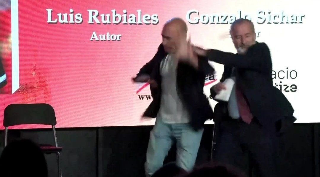 جنجال در اسپانیا: حمله به روبیالس با تخم‌مرغ!