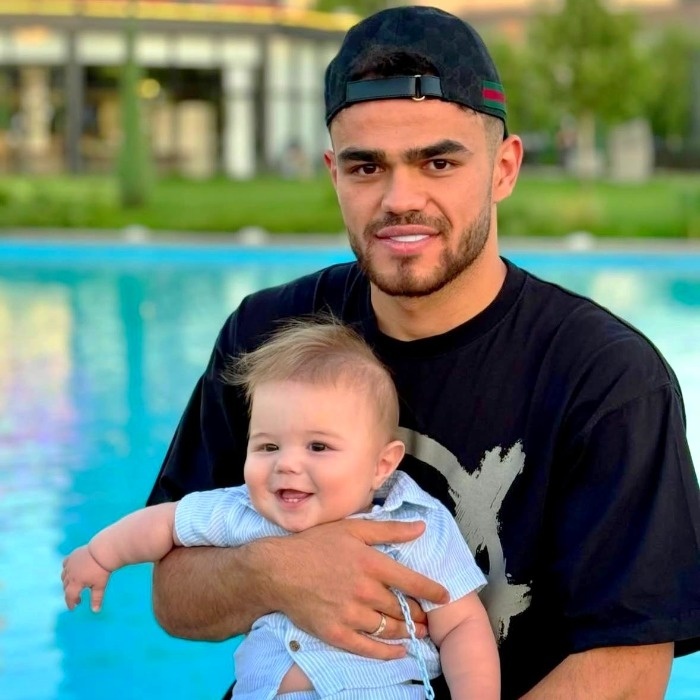 بیوگرافی اوستون اورونوف + سن دقیق و عکس همسر و فرزند بیوگرافی اوستون اورونوف + سن دقیق و عکس همسر و فرزند