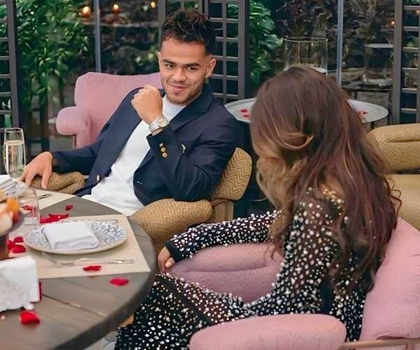 بیوگرافی اوستون اورونوف + سن دقیق و عکس همسر و فرزند بیوگرافی اوستون اورونوف + سن دقیق و عکس همسر و فرزند