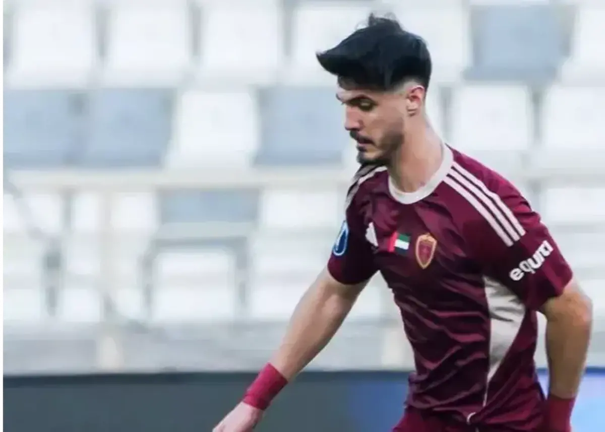 جوان ایرانی روی پوستر الوحده رفت