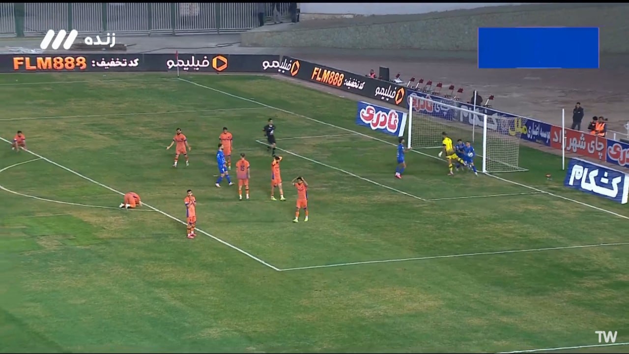 فت‌پای بحث‌برانگیز؛ دروازه‌بان پادیاب سوژه شد/ عکس