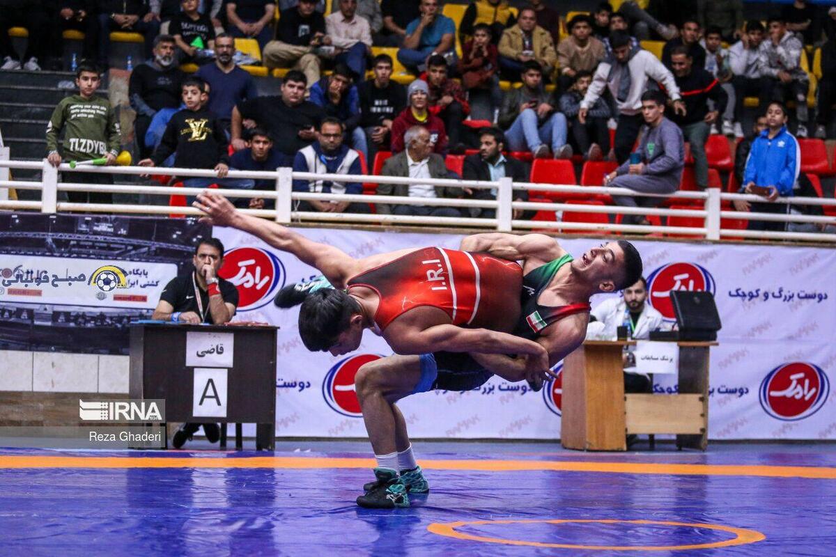 رعد پدافند ارتش در جدالی نفس‌گیر، سوم لیگ برتر کشتی فرنگی شد