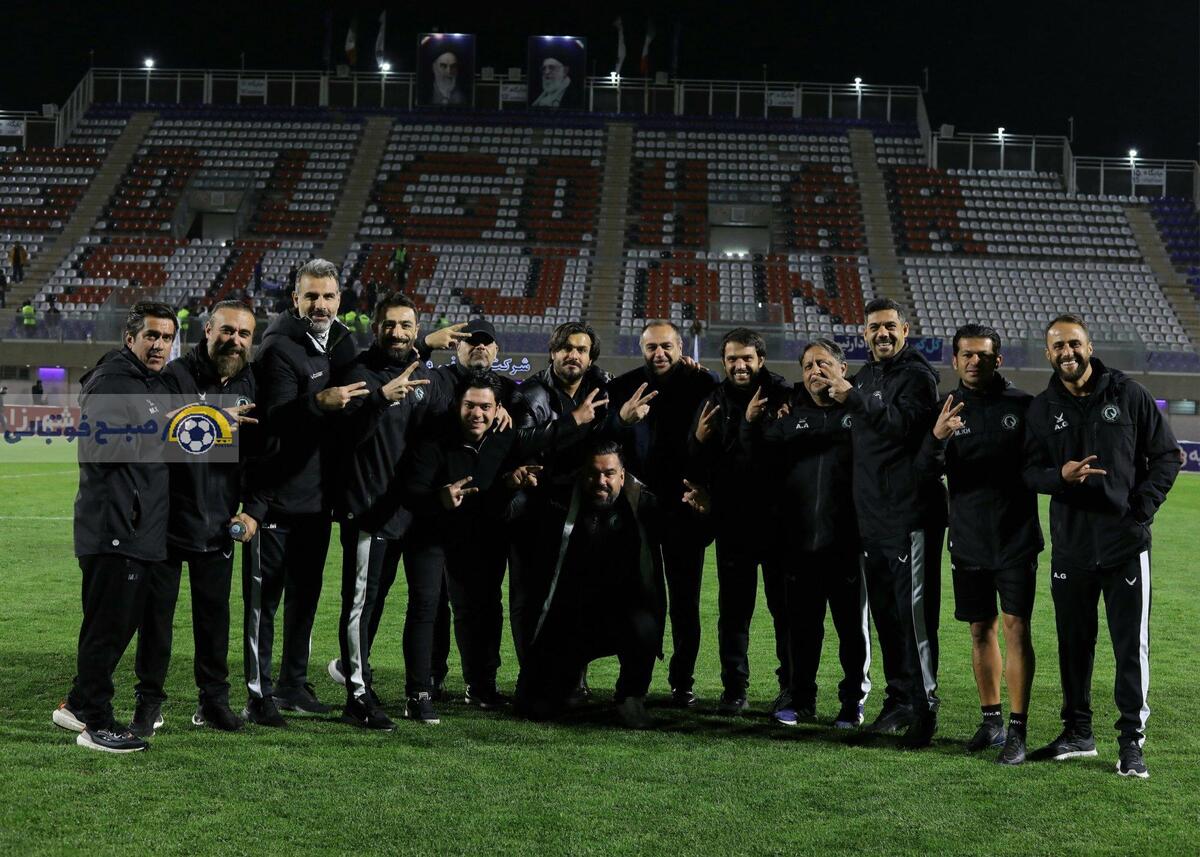 تصویر خبر پیکان با پیروزی مقابل گل گهر جشن گرفت؛ عکس یادگاری شاگردان دقیقی