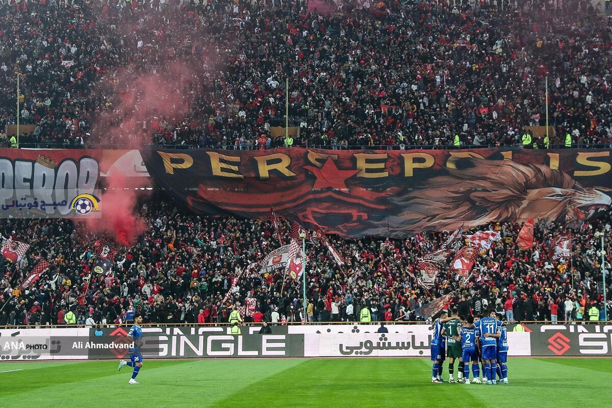 تصویر خبر ویدیو| پرتاب سنگ از سوی سکوی استقلالی‌ها؛ اوضاع در ورزشگاه خراب شد