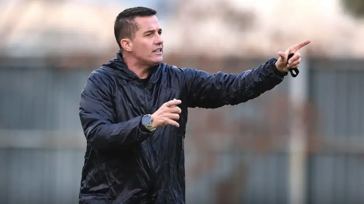 تصویر خبر اوسمار با طعنه و انتقاد: قبل از آمدن به پرسپولیس باید بند &laquo;سفید شدن موها&raquo; به قراردادم اضافه می&zwnj;کردم