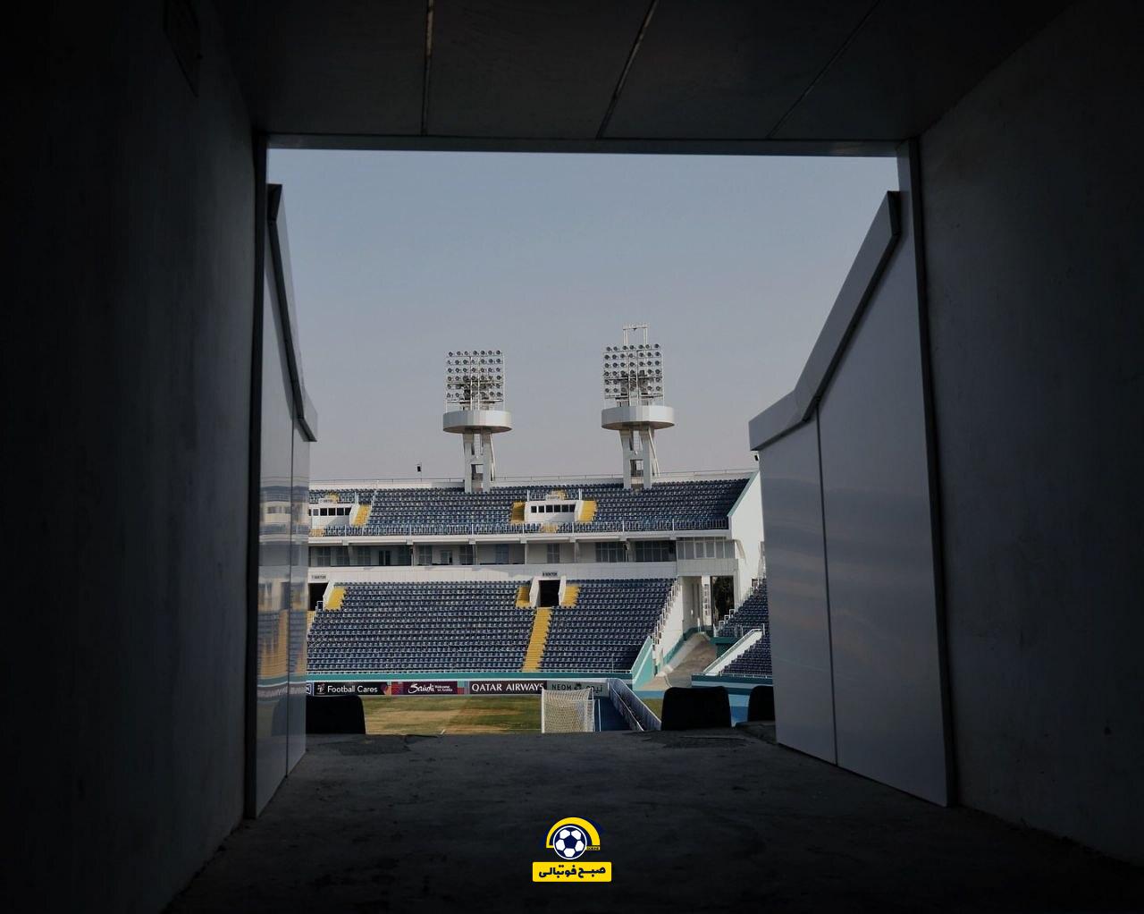 چمن ورزشگاه نسف‌قارشی؛ ۳ ساعت مانده به بازی تراکتور و نسف، حال و روز خوبی ندارد!