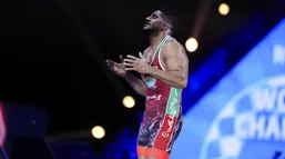 فیلم کامل درخشش غلامرضا فرخی در وزن ۸۷ کیلوگرم و کسب مدال طلای بازی&zwnj;های همبستگی