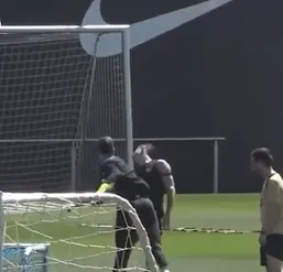 صحنه&zwnj; اکشن شزنی و لواندوفسکی در تمرینات بارسلونا