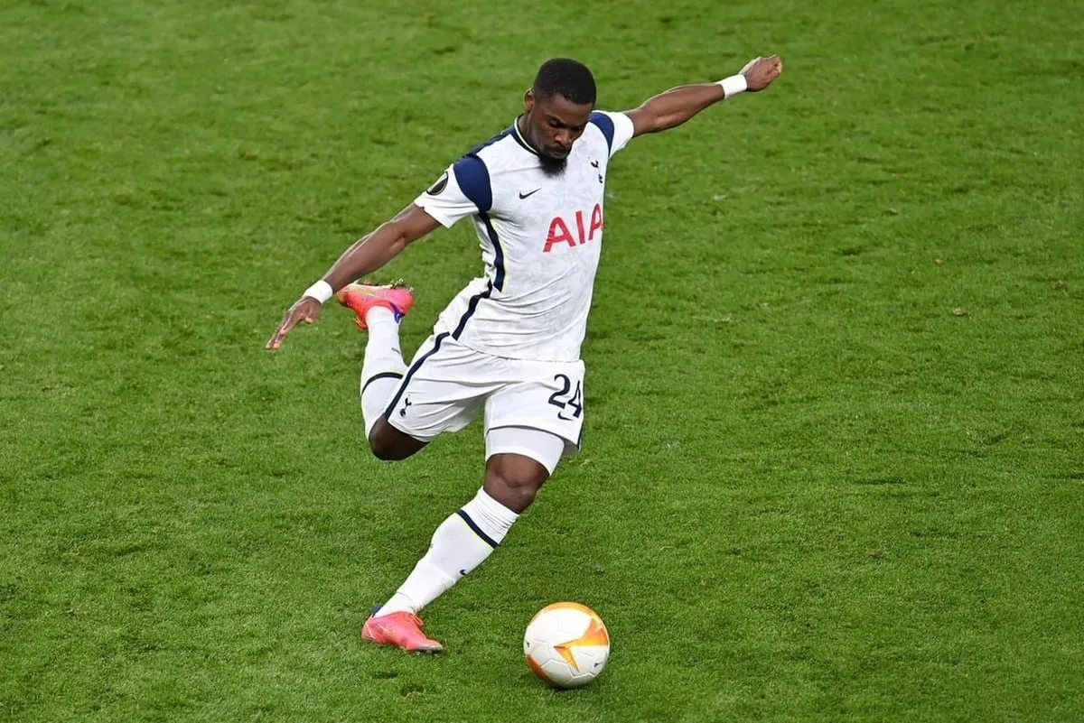 خرید جنجالی پرسپولیس رونمایی شد؛ مدافع سابق تاتنهام در جمع شاگردان هاشمیان