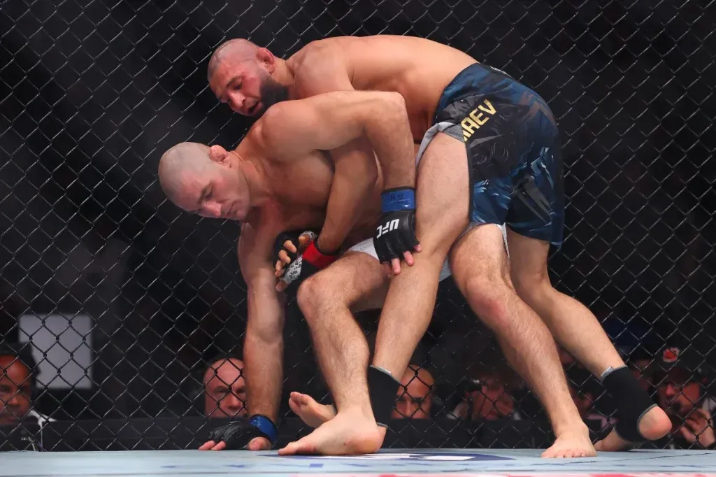 شان استریکلند با تحمیل اولین شکست حمزه چیمایف قهرمان میان وزن UFC شد