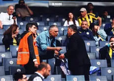 تصویر خبر بنر کارتال را نیرو&zwnj;های امنیتی جمع کردند! (عکس)