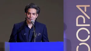 شروع مراسم توپ طلای فوتبال ایران با اجرای نبویان