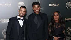 جنجال جدید برای خانواده لامین یامال؛ شام با مادر ستاره بارسلونا، فقط ۸۰۰ یورو!