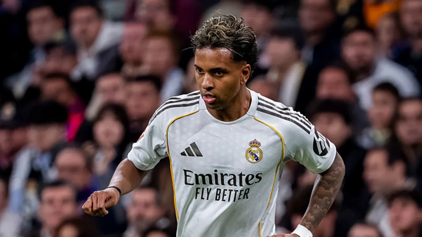 پرتره رودریگو، مهاجم رئال مادرید، با پیراهن اول فصل ۲۰۲۶-۲۰۲۵ در جریان مسابقات لالیگا.