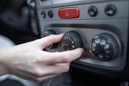 با این ترفندهای ساده کولر ماشینتان دو برابر خنک می&zwnj;کند