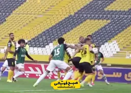 صحنه مشکوک به پنالتی در محوطه جریمه سپاهان