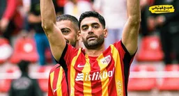 علی کریمی پس از جدایی از ترکیه، دوباره پیراهن سپاهان را بر تن می&zwnj;کند