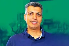 تصویر خبر حمله مجری تلوزیونی به عادل فردوسی پور+ویدیو