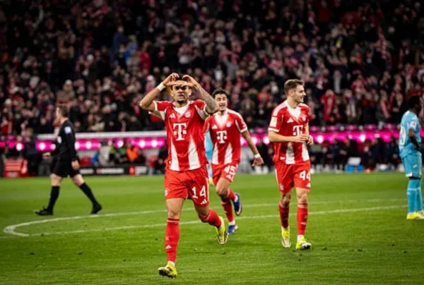 خلاصه بازی بایرن مونیخ 4 - مونشن گلادباخ 1 | بوندسلیگا آلمان 2025/26 - هفته 25