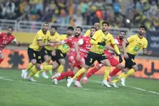 تصویر خبر دوربین روی لباس داور در دیدار پرسپولیس و سپاهان