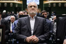 ببینید/ پزشکیان چند دلار حقوق میگیرد؟