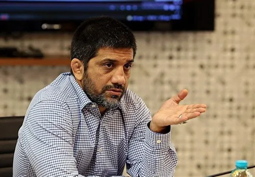 (ویدئو) علیرضا دبیر: مجریان شبکه منوتو برای کار بیایند پارک دانشجو!