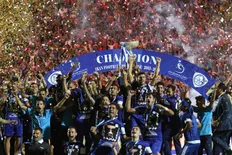 تصویر خبر جام قهرمانی استقلال دزدیده شد!