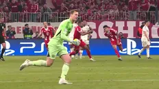 مانوئل نویر و بازیکنان بایرن بعد از گل بایرن به رئال مادرید در حال شادی بعد از گل