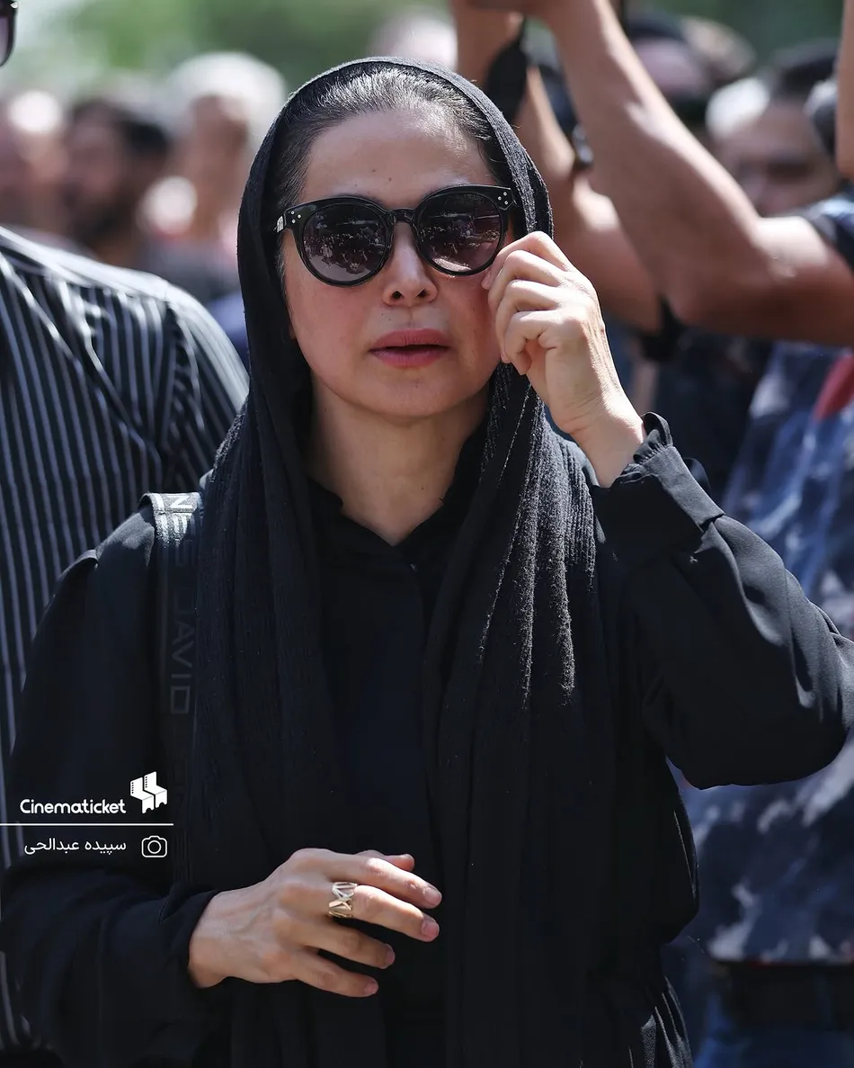 هنرمندان در مراسم تشییع اکبر عبدی