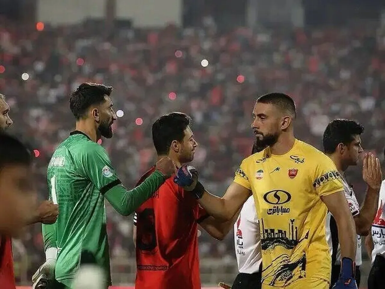 دوگانه گندوز در پرسپولیس؛ از عشق تا نفرت! تخریب به بهانه حمایت از بیرانوند&mdash;بالاخره کدام طرف ایستاده&zwnj;اید؟